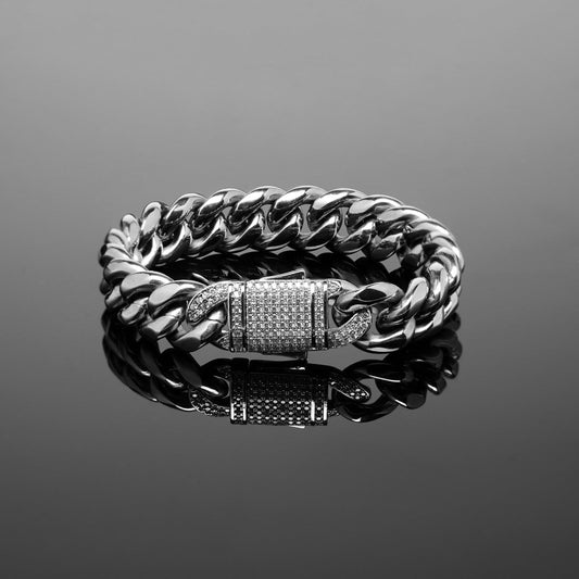Can Men Wear Cuban Chains?