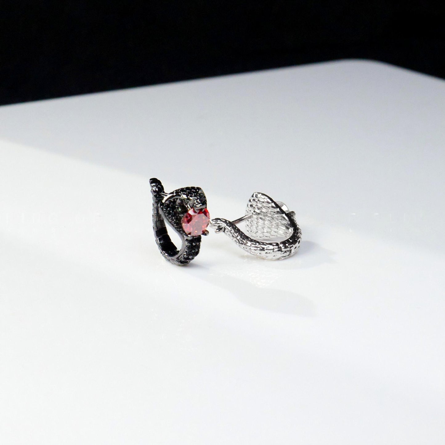 [LUMI15] Real Synthetic Moissanite King Cobra Earring